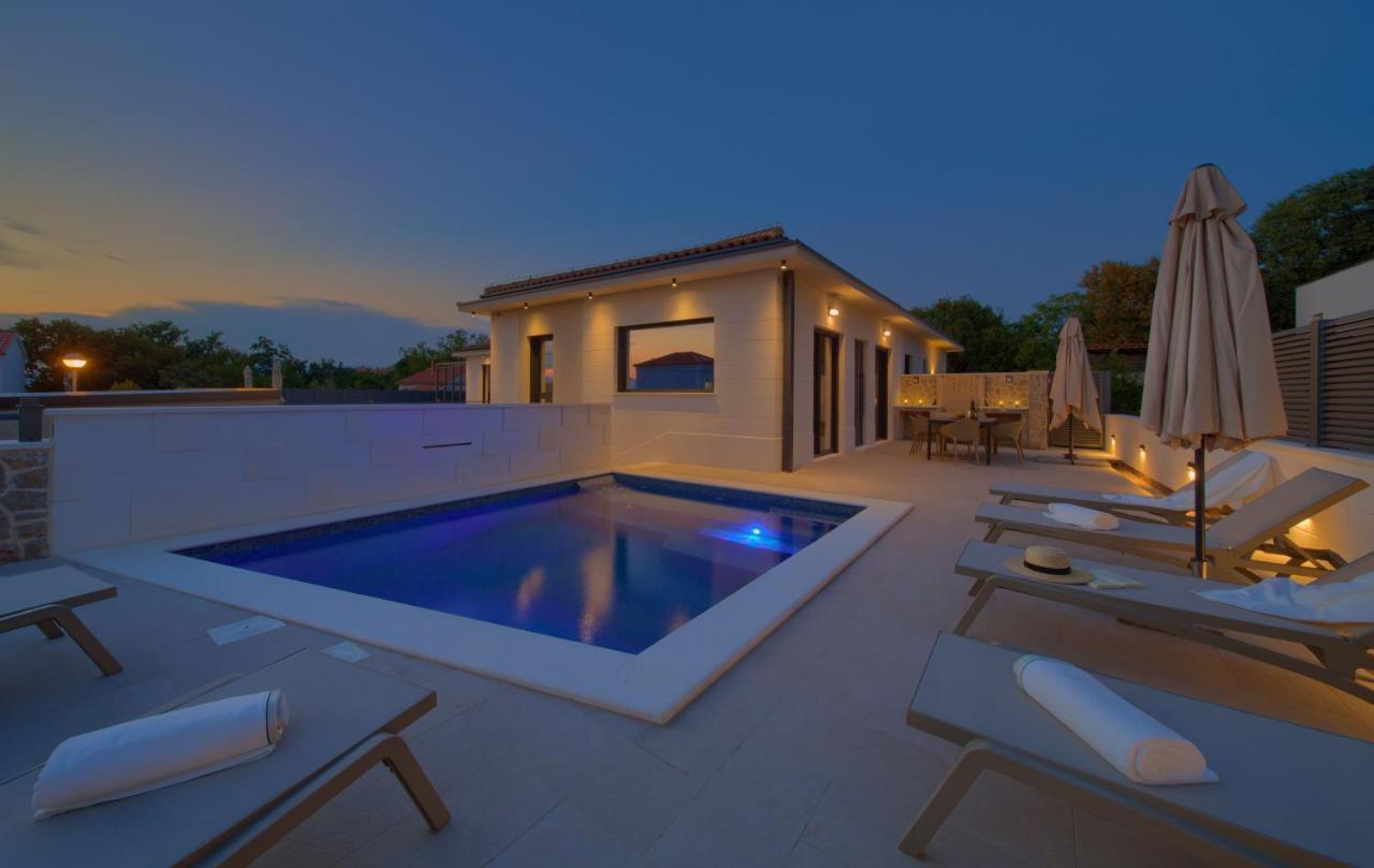Villa Quarnaro With Heated Pool Omišalj Kültér fotó